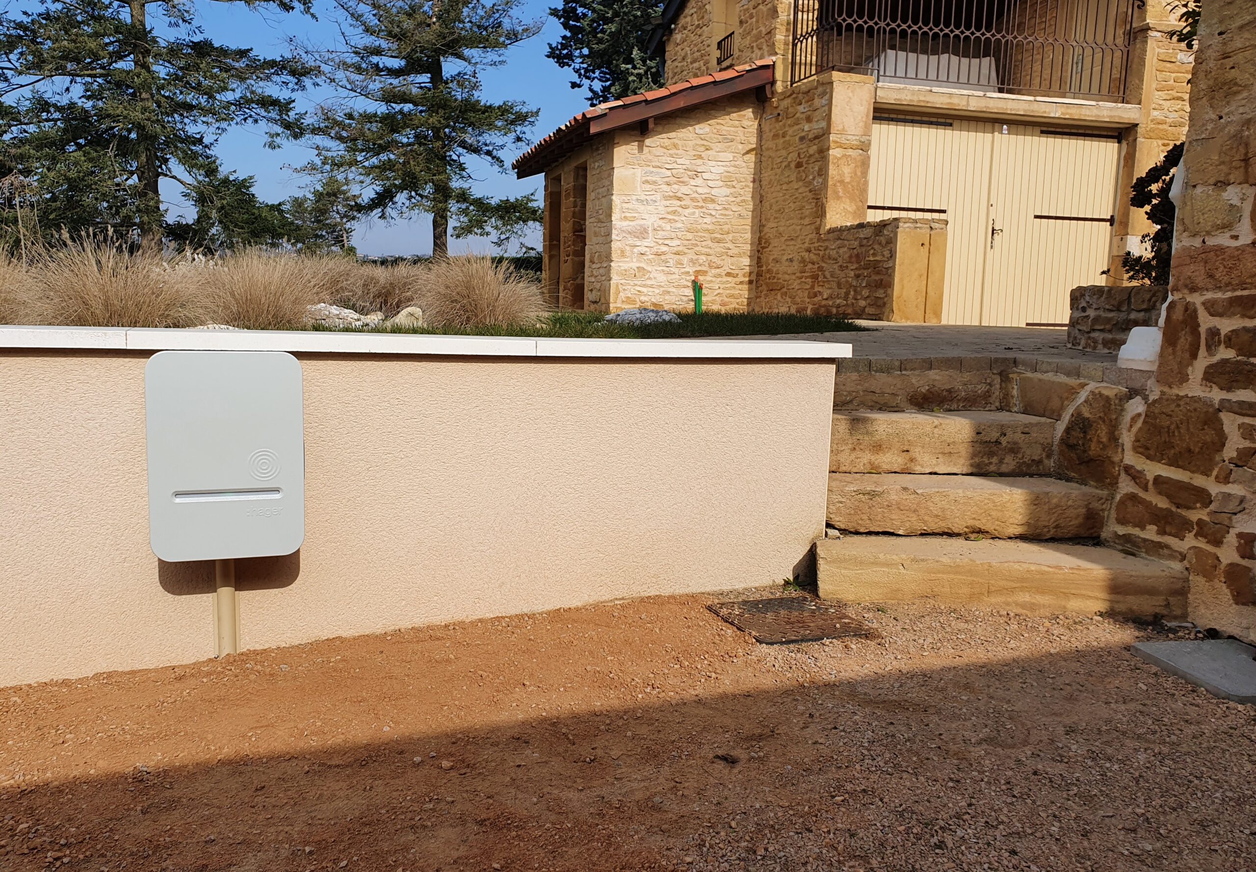 Borne de recharge pour voiture électrique à Lyon IVème