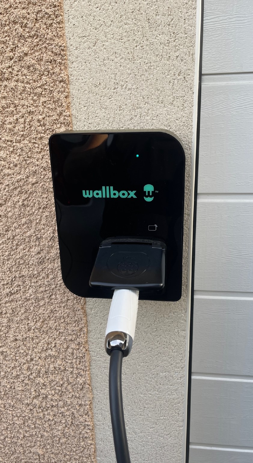 Borne de recharge pour voiture électrique à Lyon